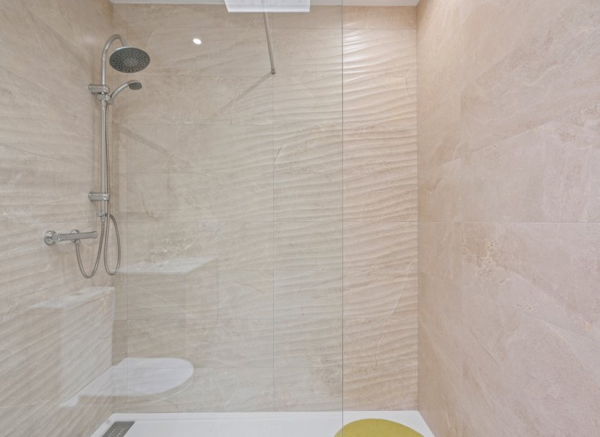 Wiederverkauf - Freistehend / Villa -
Daya Nueva - Costa Blanca South