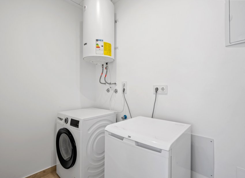 Wiederverkauf - Freistehend / Villa -
Daya Nueva - Costa Blanca South