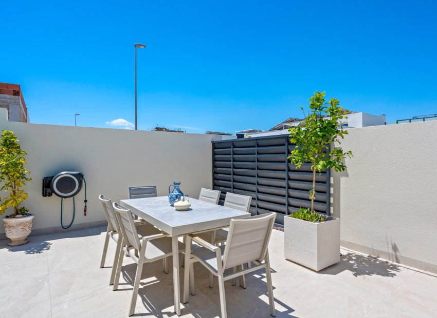 Wiederverkauf - Freistehend / Villa -
Daya Nueva - Costa Blanca South