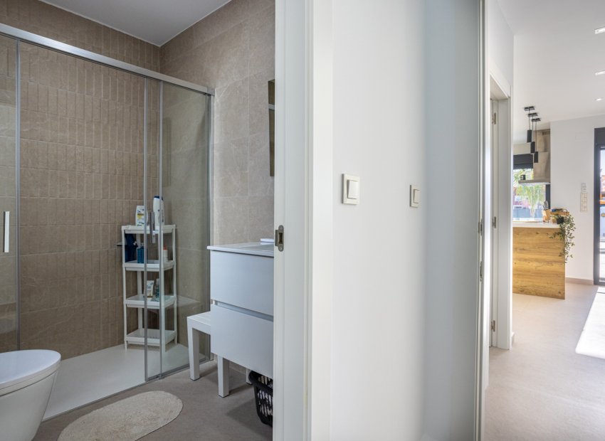 Wiederverkauf - Freistehend / Villa -
Dolores