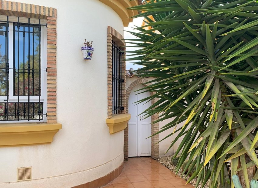 Wiederverkauf - Freistehend / Villa -
Guardamar del Segura - El Raso