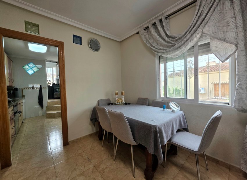 Wiederverkauf - Freistehend / Villa -
La Marina - La Marina Urb