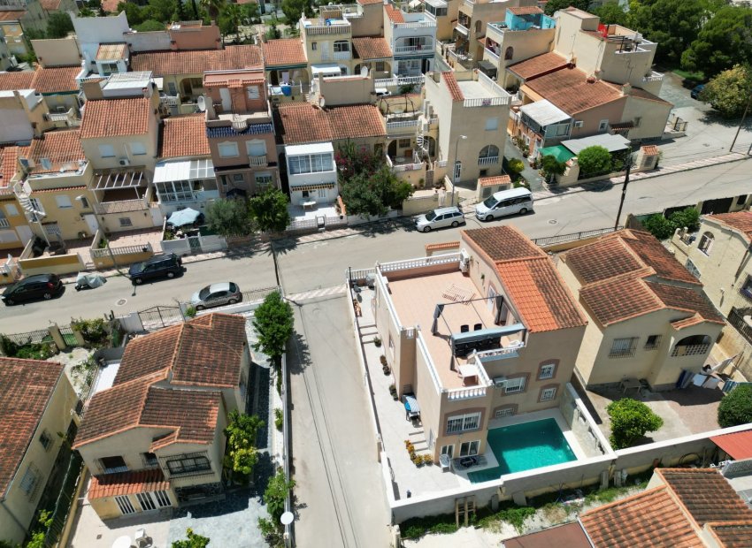 Wiederverkauf - Freistehend / Villa -
La Marina - La Marina Urb