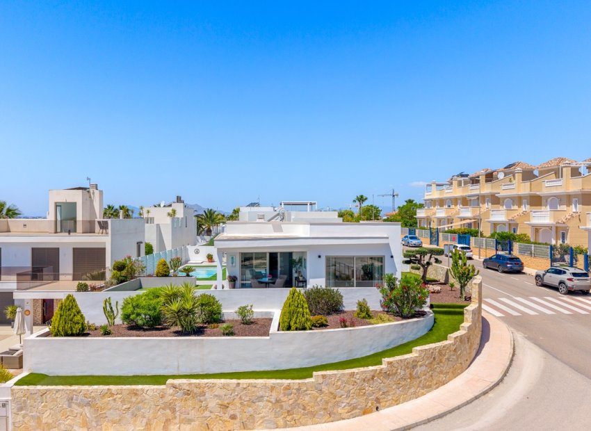 Wiederverkauf - Freistehend / Villa -
La Marina