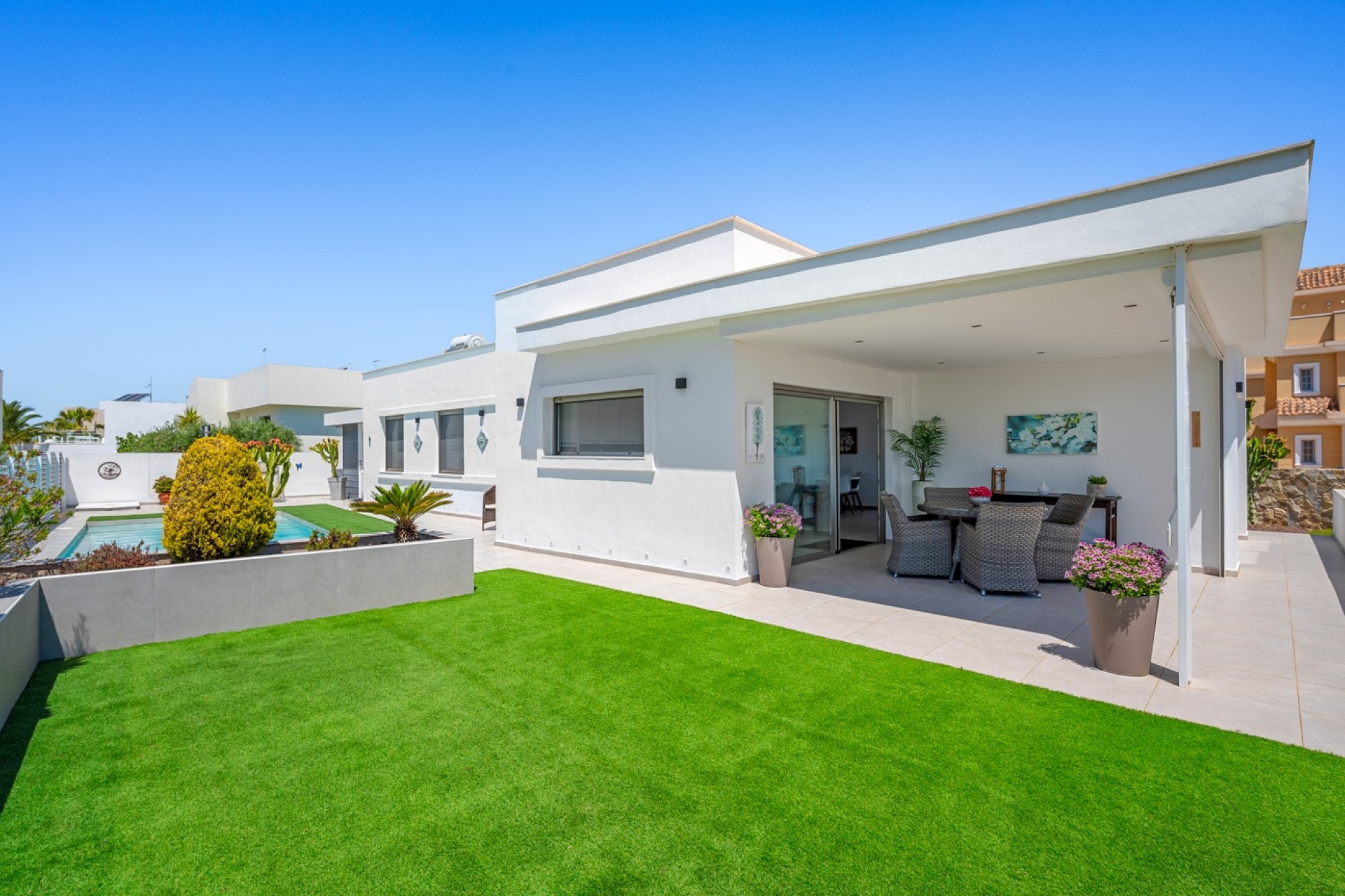 Wiederverkauf - Freistehend / Villa -
La Marina