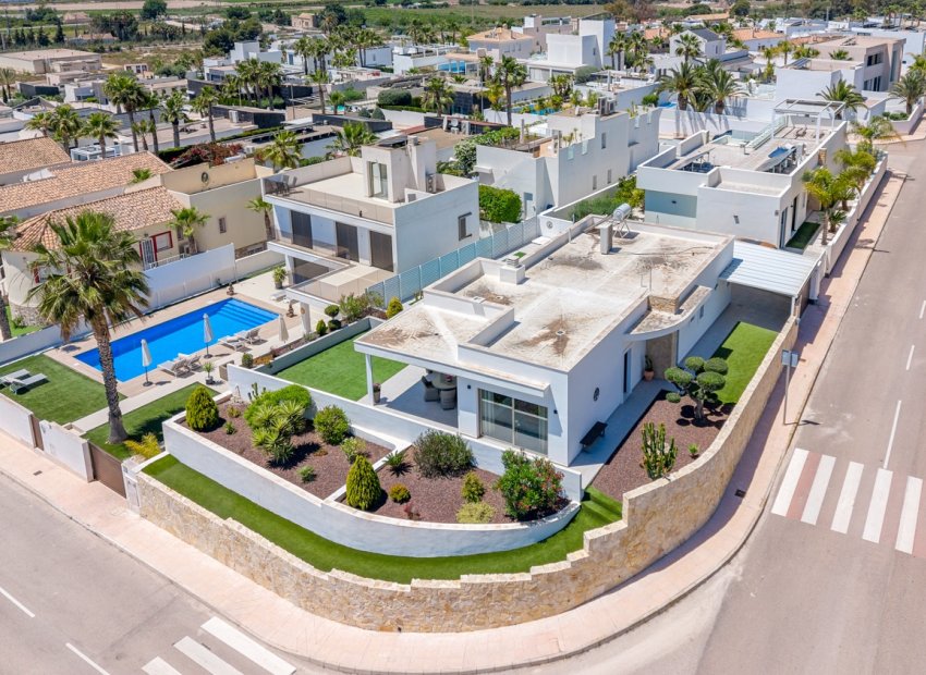 Wiederverkauf - Freistehend / Villa -
La Marina
