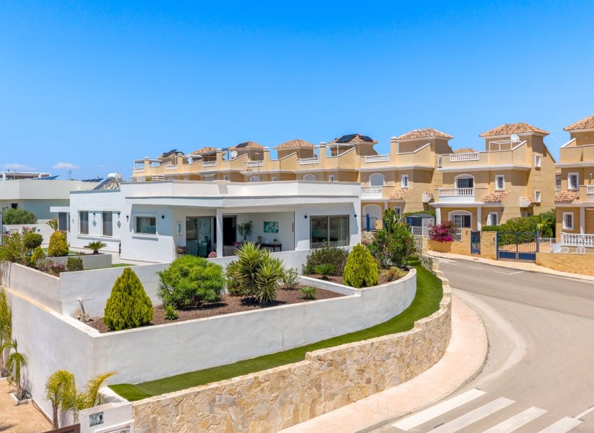 Wiederverkauf - Freistehend / Villa -
La Marina