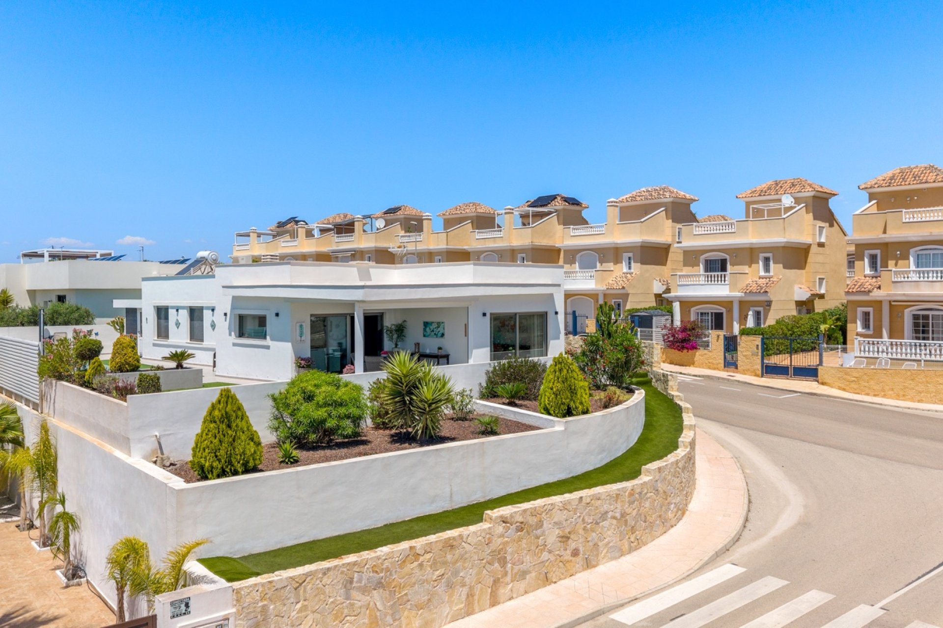 Wiederverkauf - Freistehend / Villa -
La Marina