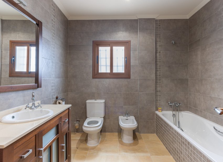 Wiederverkauf - Freistehend / Villa -
Los Montesinos - La Herrada