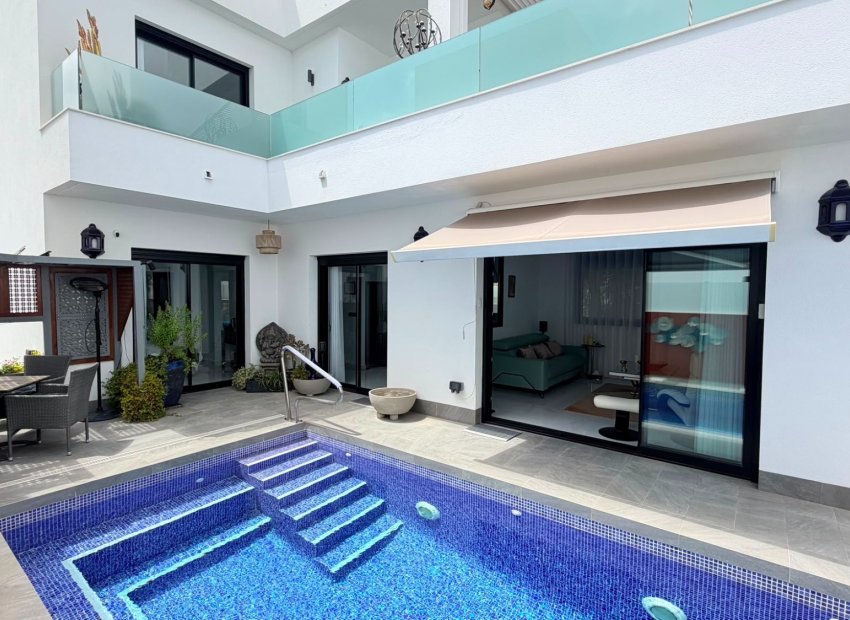 Wiederverkauf - Freistehend / Villa -
Los Montesinos - La Herrada