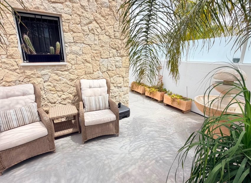 Wiederverkauf - Freistehend / Villa -
Los Montesinos - La Herrada