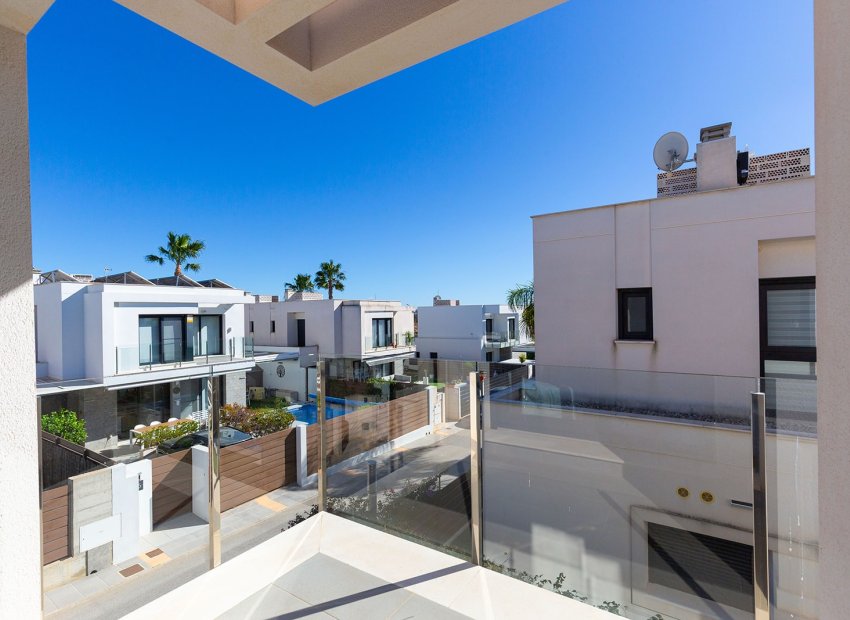 Wiederverkauf - Freistehend / Villa -
Orihuela - Entre Naranjos Vistabella Golf