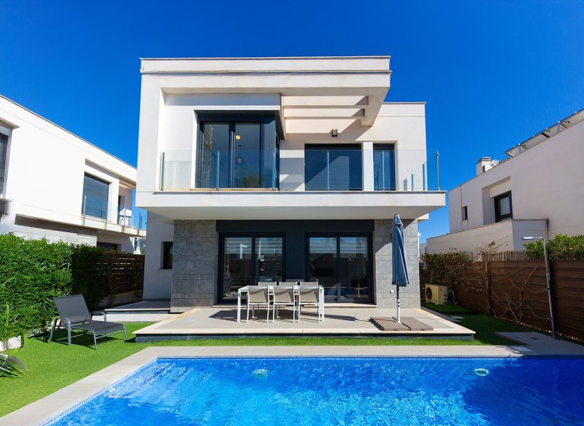 Wiederverkauf - Freistehend / Villa -
Orihuela - Vistabella Golf