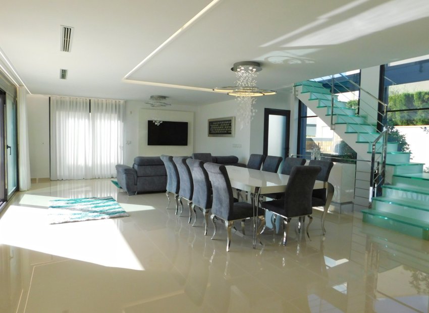 Wiederverkauf - Freistehend / Villa -
San Miguel de Salinas