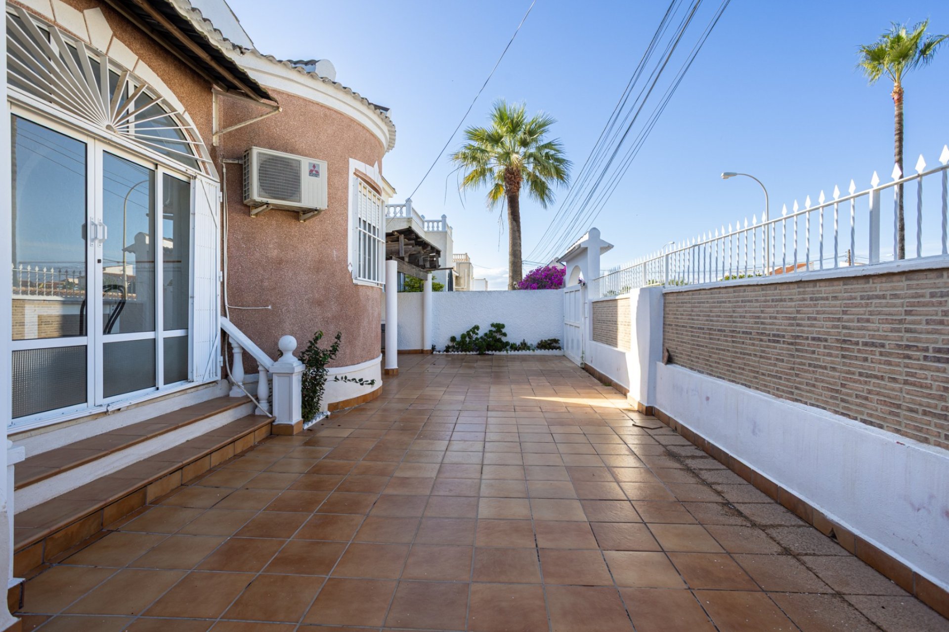 Wiederverkauf - Freistehend / Villa -
Torrevieja - Urbanización San Luis