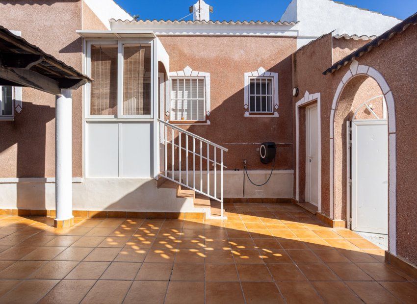 Wiederverkauf - Freistehend / Villa -
Torrevieja - Urbanización San Luis