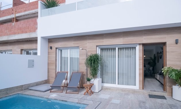 Neue Gebäude - Stadthaus -
Jerónimo y Avileses