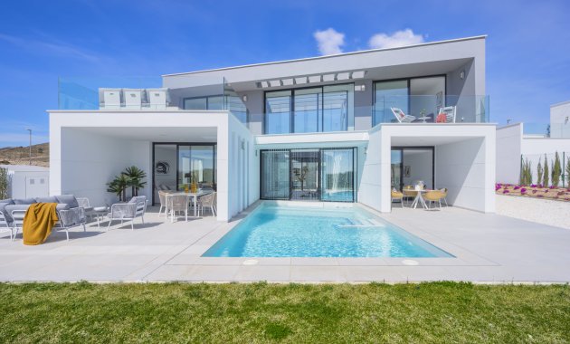 Obra nueva - Independiente / Villa -
Banos y Mendigo - Altaona Golf