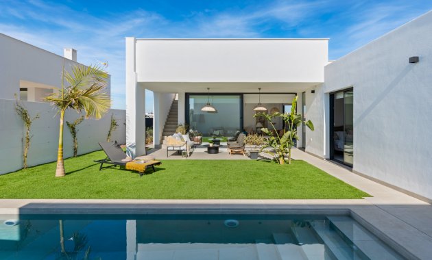 Obra nueva - Independiente / Villa -
Islas Menores