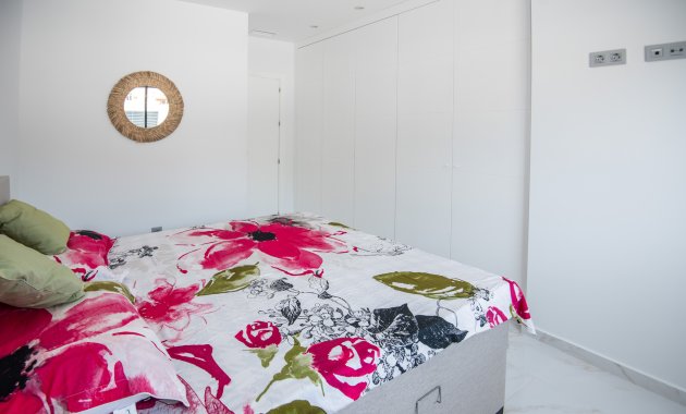 Obra nueva - Independiente / Villa -
Pinar de Campoverde