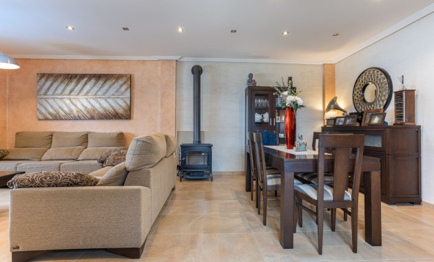 Reventa - Independiente / Villa -
Los Montesinos - La Herrada