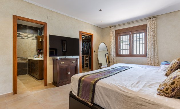 Reventa - Independiente / Villa -
Los Montesinos - La Herrada