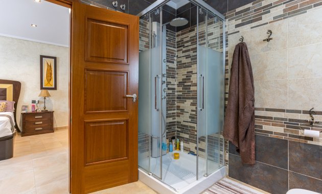 Reventa - Independiente / Villa -
Los Montesinos - La Herrada