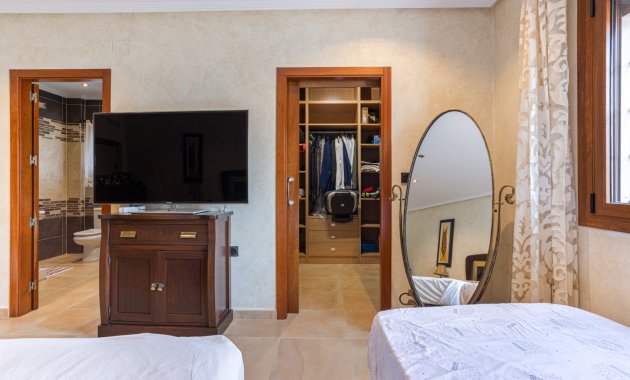 Reventa - Independiente / Villa -
Los Montesinos - La Herrada