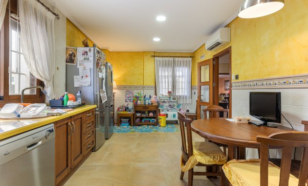 Reventa - Independiente / Villa -
Los Montesinos - La Herrada