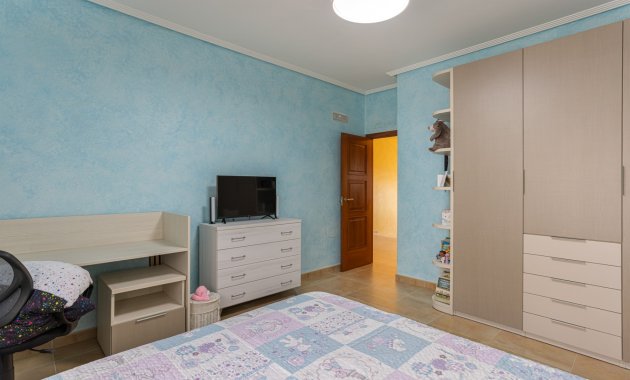 Reventa - Independiente / Villa -
Los Montesinos - La Herrada