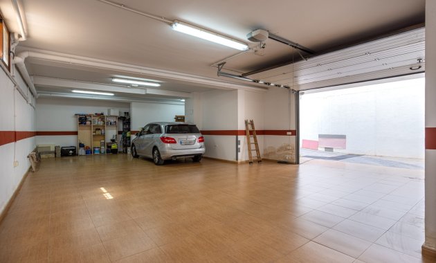 Reventa - Independiente / Villa -
Los Montesinos - La Herrada