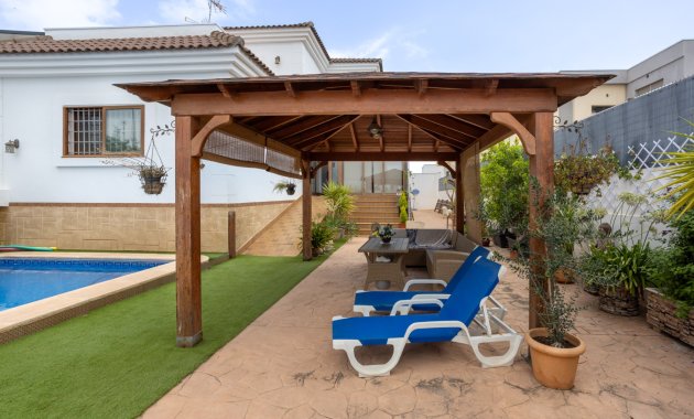 Reventa - Independiente / Villa -
Los Montesinos - La Herrada