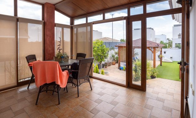 Reventa - Independiente / Villa -
Los Montesinos - La Herrada