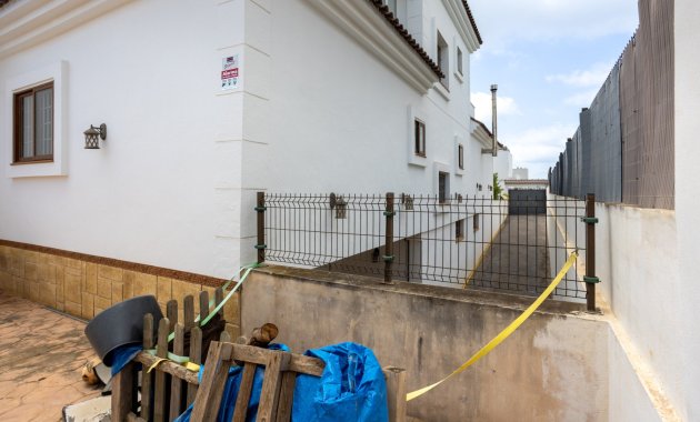 Reventa - Independiente / Villa -
Los Montesinos - La Herrada