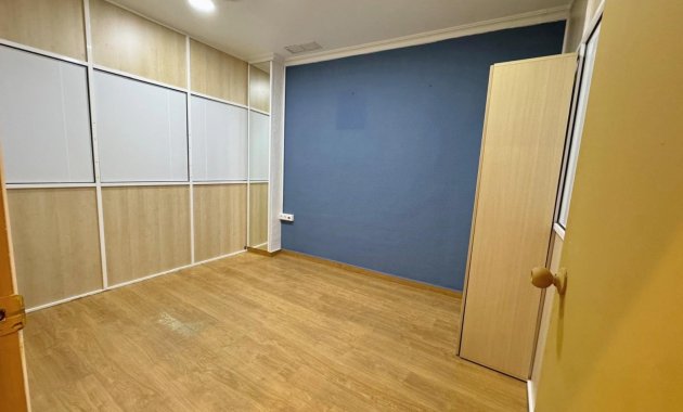 Reventa - Comercial -
Guardamar del Segura - Centro