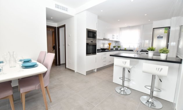 Neue Gebäude - Hochbungalow -
San Miguel de Salinas