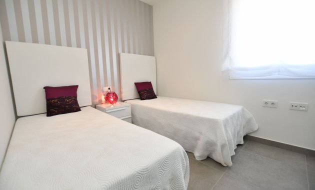 Neue Gebäude - Hochbungalow -
San Miguel de Salinas