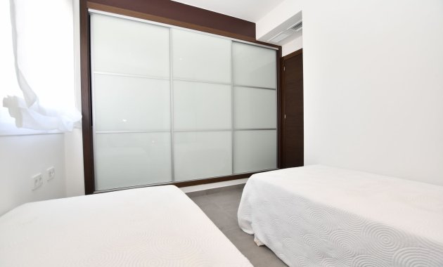 Neue Gebäude - Hochbungalow -
San Miguel de Salinas