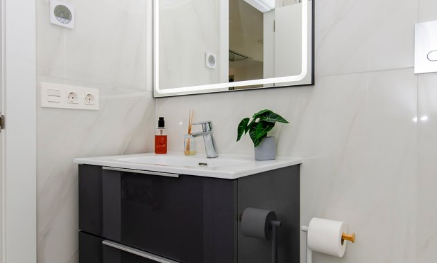 Obra nueva - Independiente / Villa -
Orihuela - Entre Naranjos - Vistabella