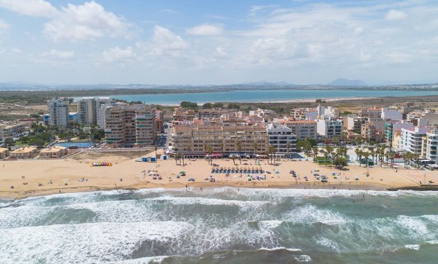 Reventa - Apartamento -
La Mata - Playa
