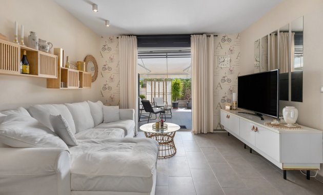 Reventa - Piso - Planta baja -
La Mata - Playa