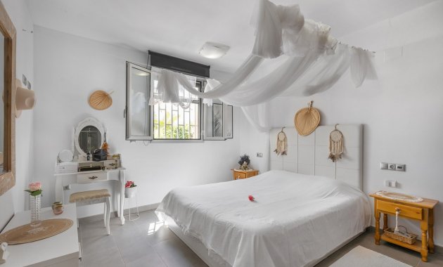 Reventa - Piso - Planta baja -
La Mata - Playa