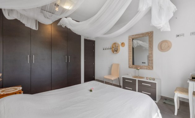 Reventa - Piso - Planta baja -
La Mata - Playa