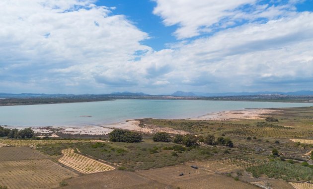 Reventa - Piso - Planta baja -
La Mata - Playa