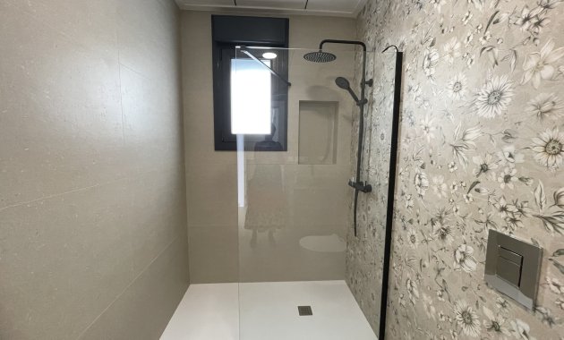 Obra nueva - Independiente / Villa -
Heredades