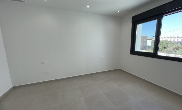 Obra nueva - Independiente / Villa -
Heredades