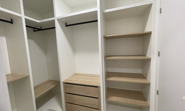 Obra nueva - Independiente / Villa -
Heredades