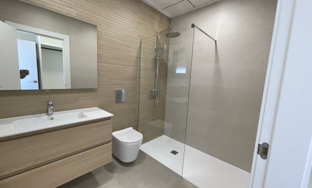 Obra nueva - Independiente / Villa -
Heredades