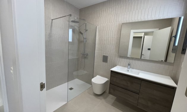 Obra nueva - Independiente / Villa -
Heredades