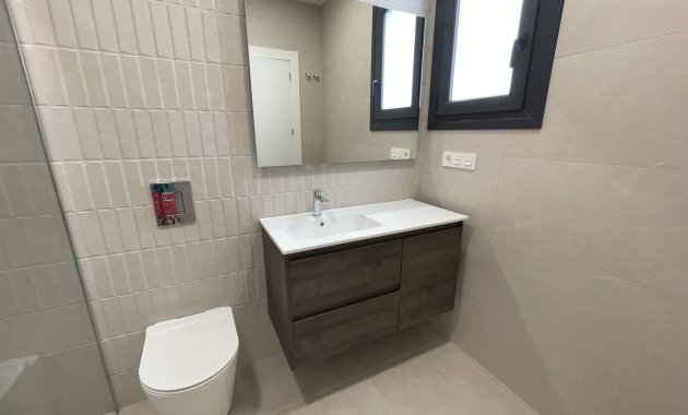 Obra nueva - Independiente / Villa -
Heredades